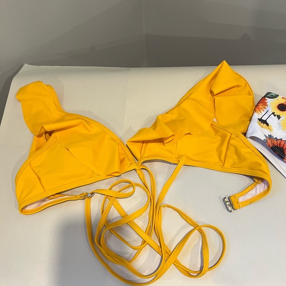 ✨2/$10 BNWOT Shein Sunflower Bikini Set 🌻 - Picture 4 of 4